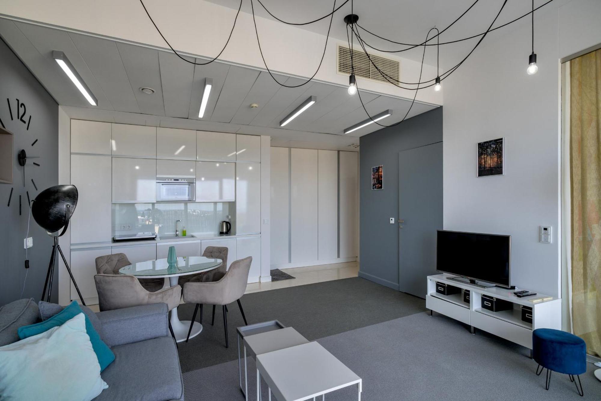Rentplanet - Apartament Sky Tower - Wroclaw — Photos 1
